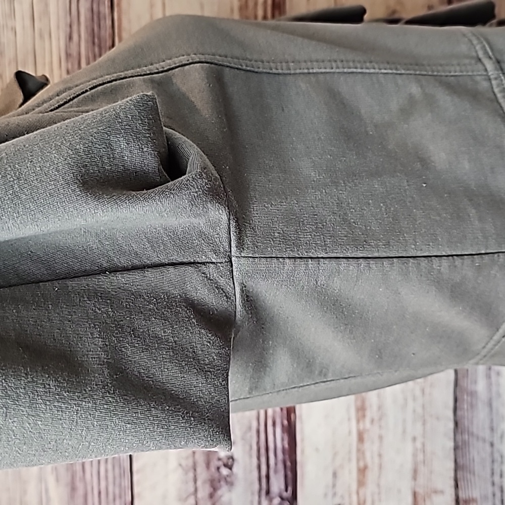 KUT FROM THE KLOTH CAMO GREEN LONG SLEEVE RUFFLE BUTTON-UP JACKET - Picture 5 of 16